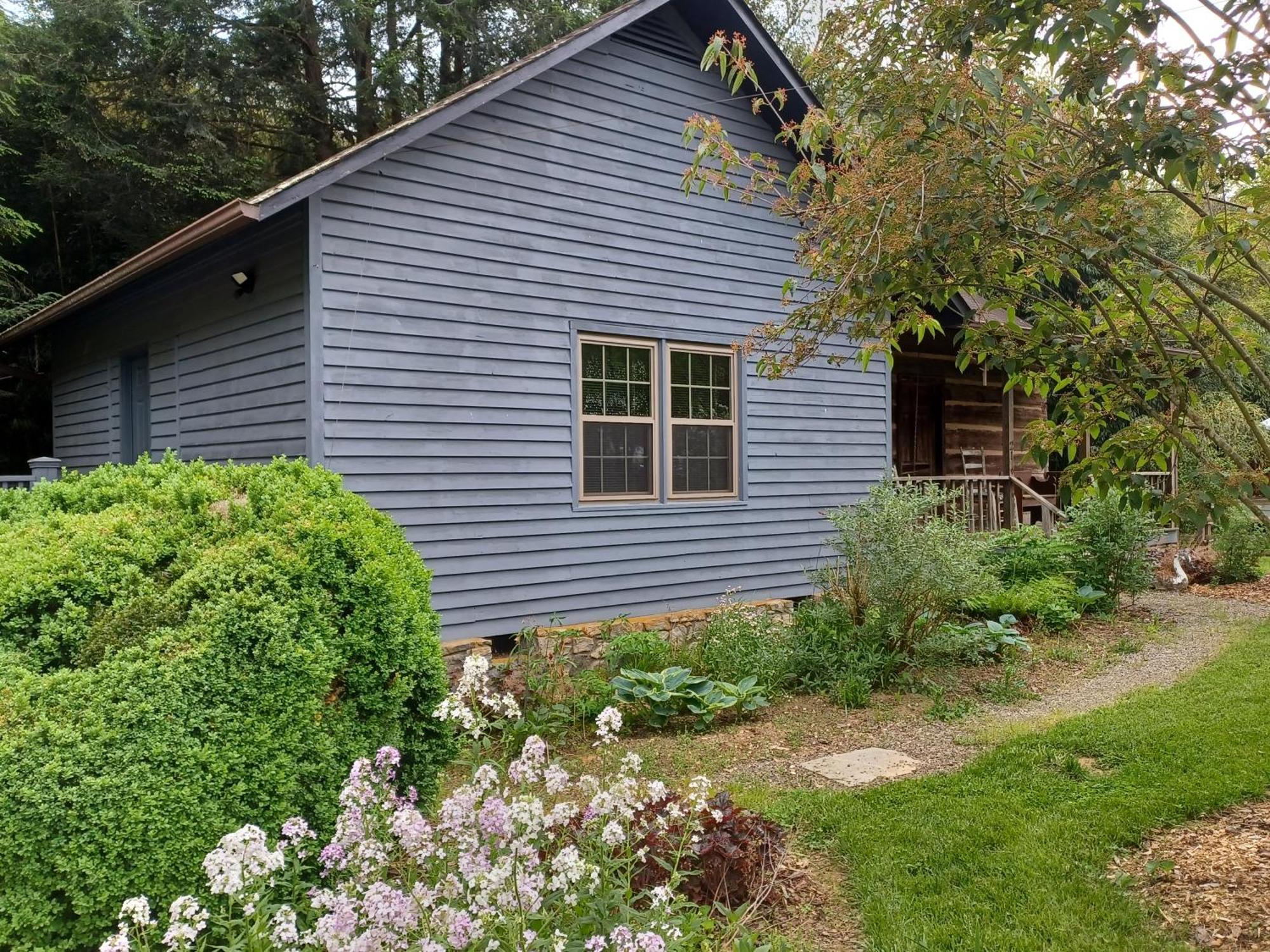 Restored1850S Log Cabin, With Gazebo And Gardens! 1 Mile To Downtown Weaverville Zewnętrze zdjęcie