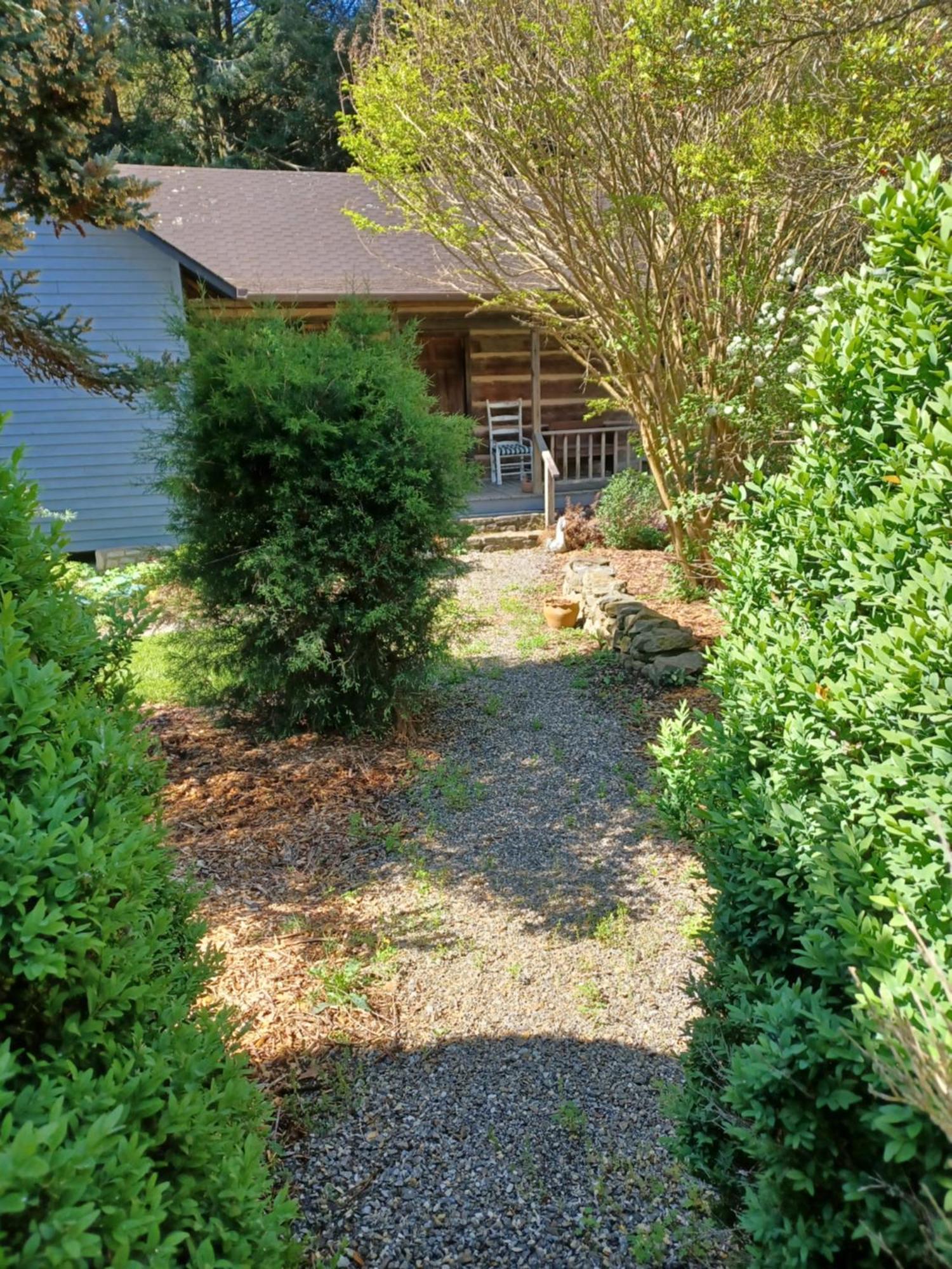 Restored1850S Log Cabin, With Gazebo And Gardens! 1 Mile To Downtown Weaverville Zewnętrze zdjęcie