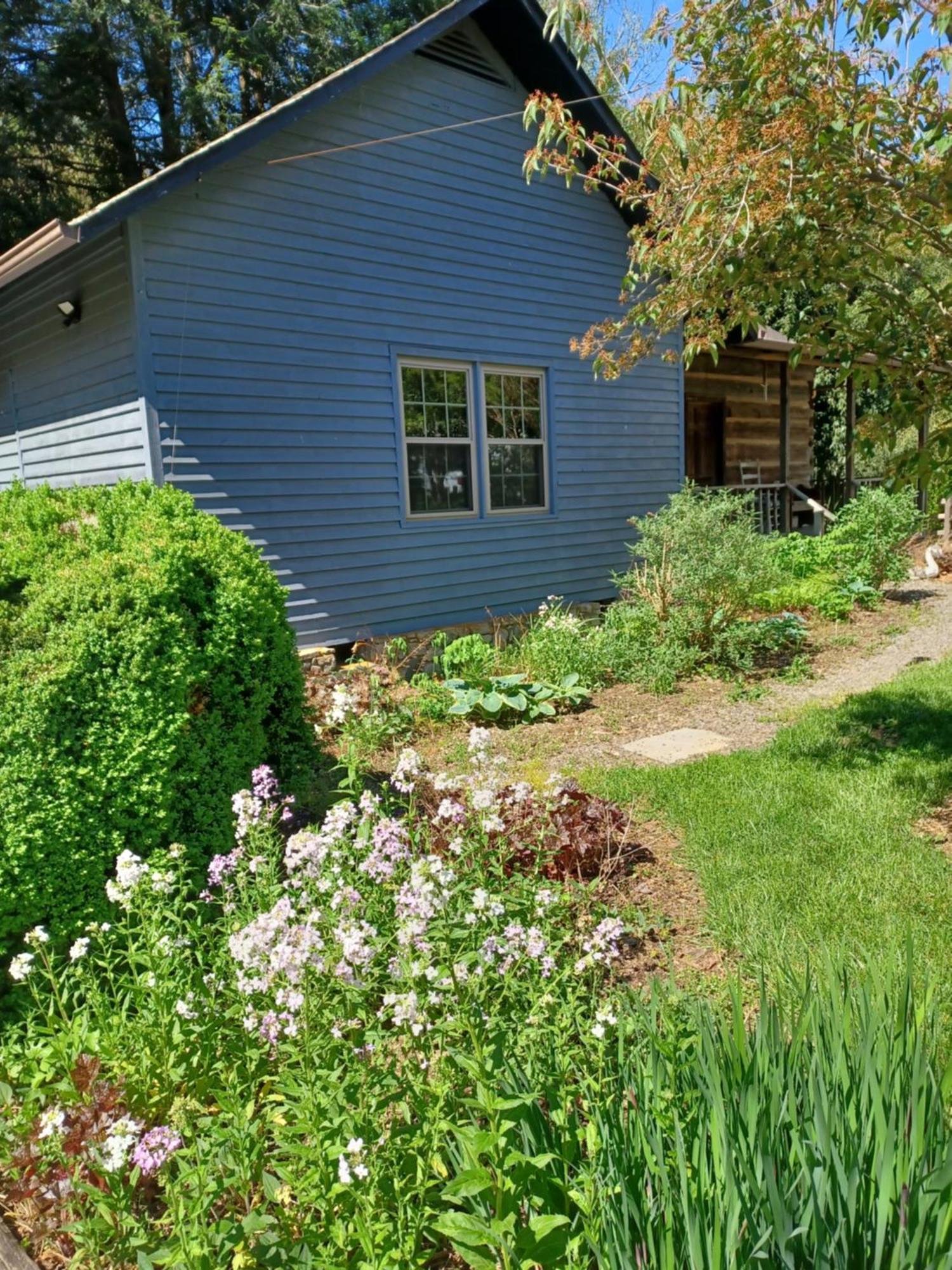 Restored1850S Log Cabin, With Gazebo And Gardens! 1 Mile To Downtown Weaverville Zewnętrze zdjęcie